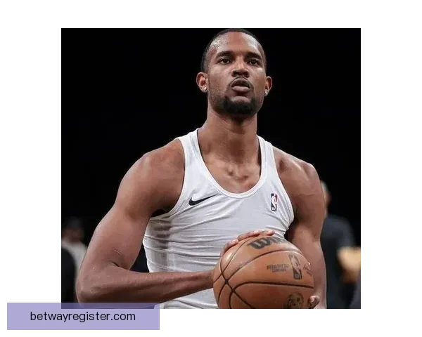 莫布利赞哈登为顶级传球手 总能精准穿透防守缝隙送球